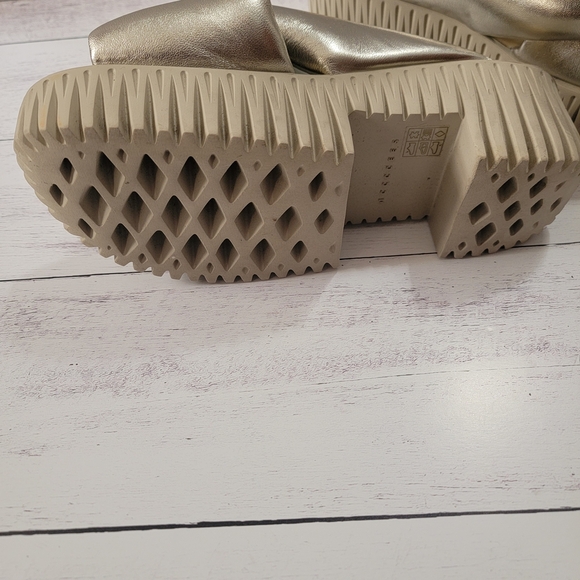 Plia Anda, Silver Platform Sandals, Euro 40 - Picture 3 of 6